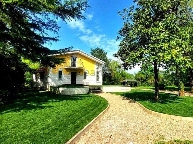 Case e ville in vendita di 420 m² in Via Fratelli Rusjan, 57