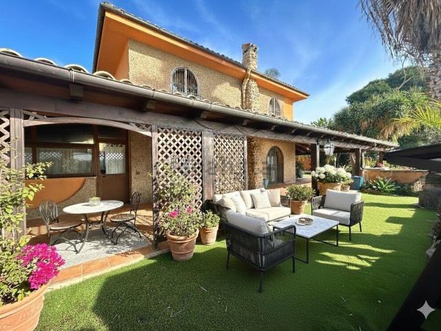 Case e ville in vendita di 420 m² in Via Mandarino