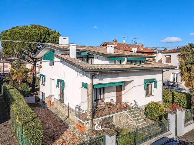 Case e ville in vendita di 420 m² in Via Natale Beretta, 28