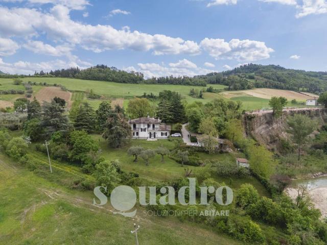 Case e ville in vendita di 420 m² in Via Sant&apos Antonio in Gualdo