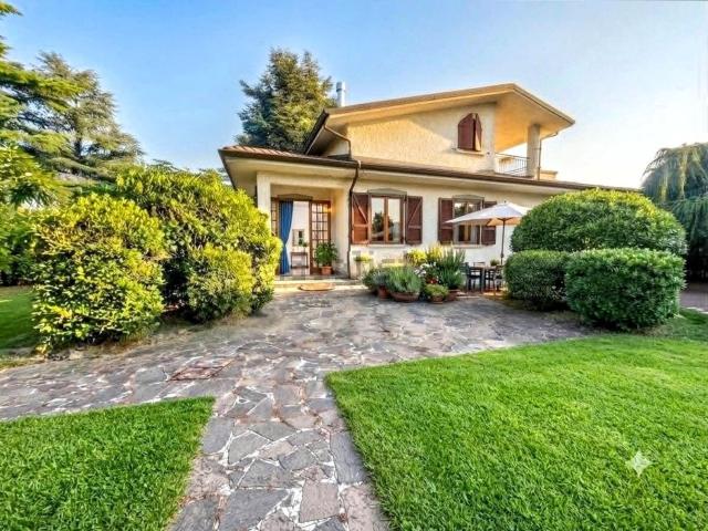 Case e ville in vendita di 420 m² in Via Polezzera