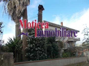 Case e ville in vendita di 420 m² in Via Rocciola Torre Cannata Malvagia, 398