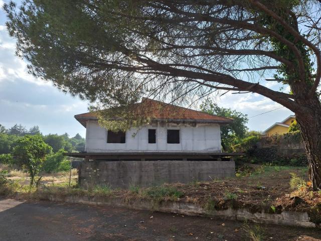 Case e ville in vendita di 420 m² in Via Tremonti