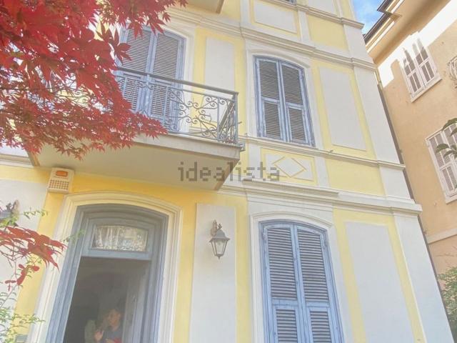 Case e ville in vendita di 420 m² in Via Volta