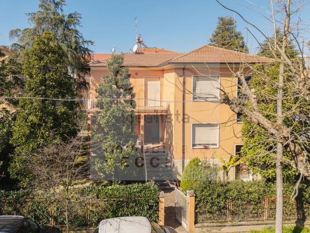 Case e ville in vendita di 420 m² in Via Vittorio Veneto, 3