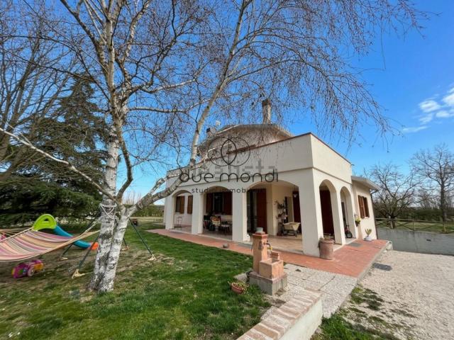 Case e ville in vendita di 420 m² in Frazione Camporoppolo