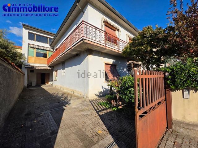 Case e ville in vendita di 420 m² in Piazza Antonio Gramsci