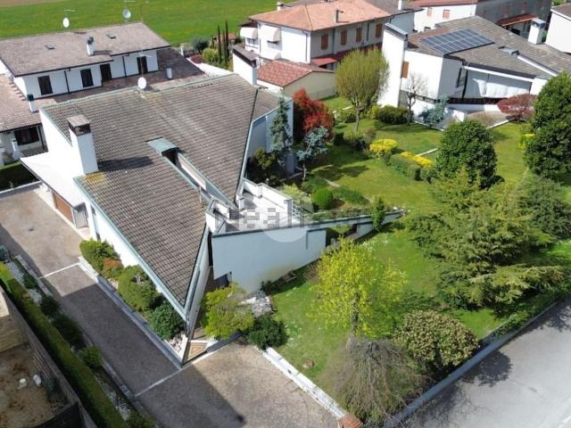 Case e ville in vendita di 420 m² in Strada Castelletto, 1