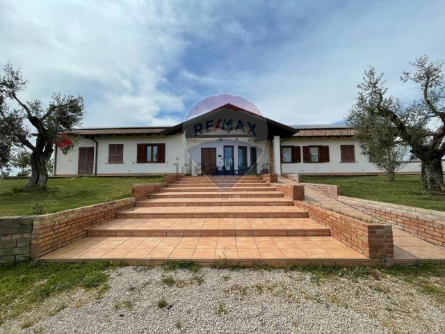 Case e ville in vendita di 420 m² in Strada della Chiesuola, 128