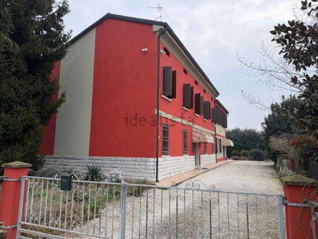 Case e ville in vendita di 420 m² in Strada Sacca, 60