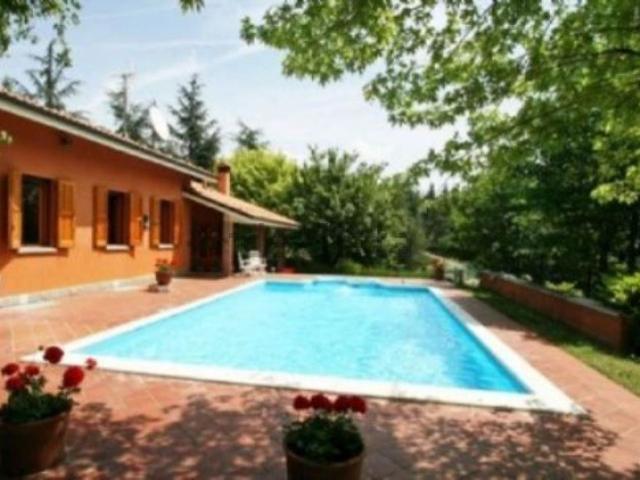 Case e ville in vendita di 421 m² in Via Pietro Bignardi