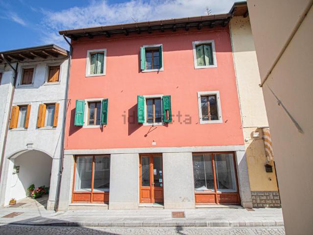 Case e ville in vendita di 421 m² in Via Roma, 75