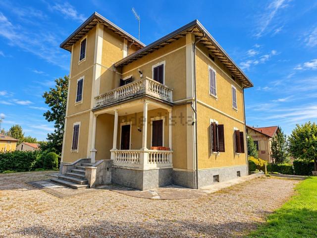 Case e ville in vendita di 422 m² in Via Bicocca, 70
