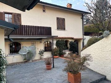 Case e ville in vendita di 422 m² in Via Maresana
