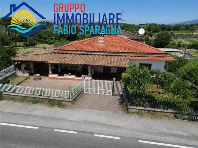Case e ville in vendita di 422 m² in Via Travata, 8