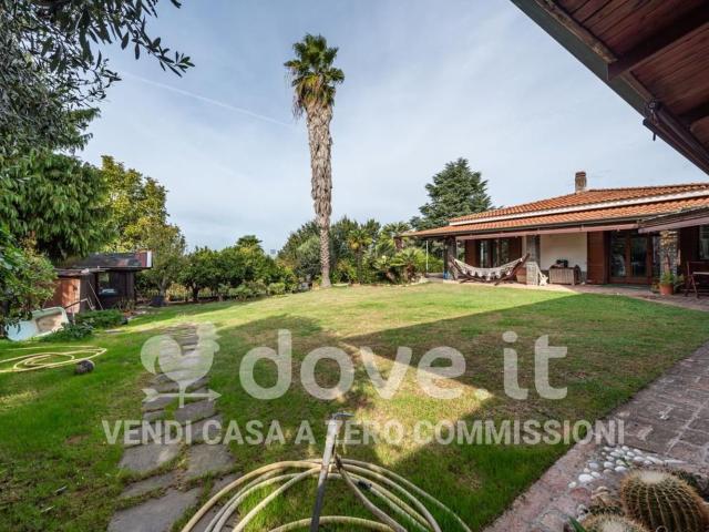 Case e ville in vendita di 423 m² in Via Grotta dell&apos Olmo, 103