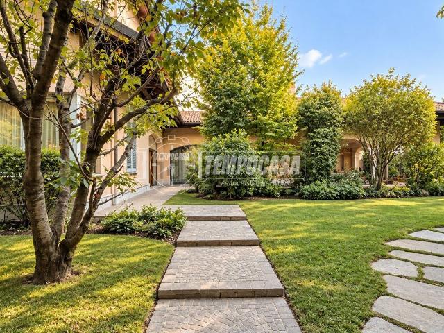 Case e ville in vendita di 423 m² in Viale Circonvallazione