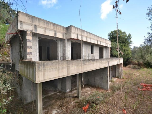 Case e ville in vendita di 423 m² in Contrada Cocari, 42