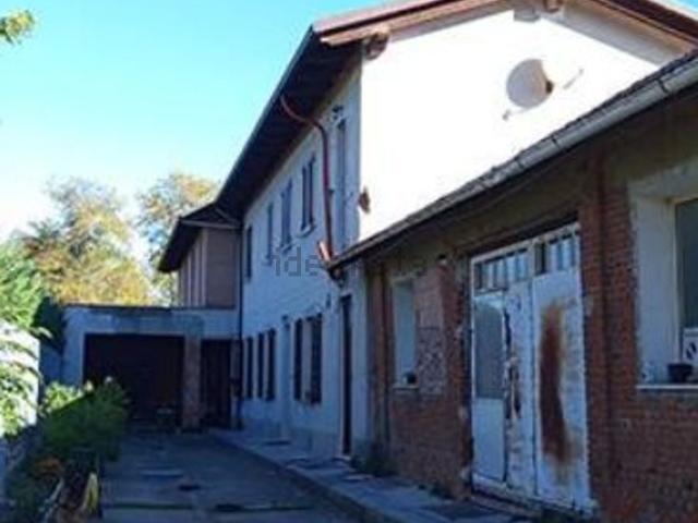 Case e ville in vendita di 424 m² in Via Tortona, 78