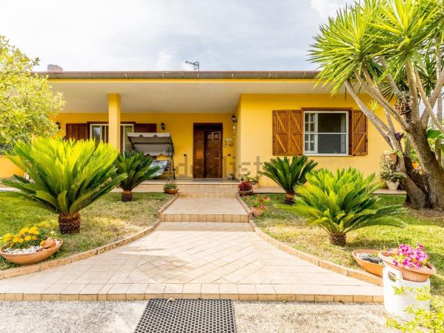 Case e ville in vendita di 424 m² in Via Valle Pazza