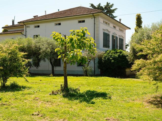 Case e ville in vendita di 425 m²