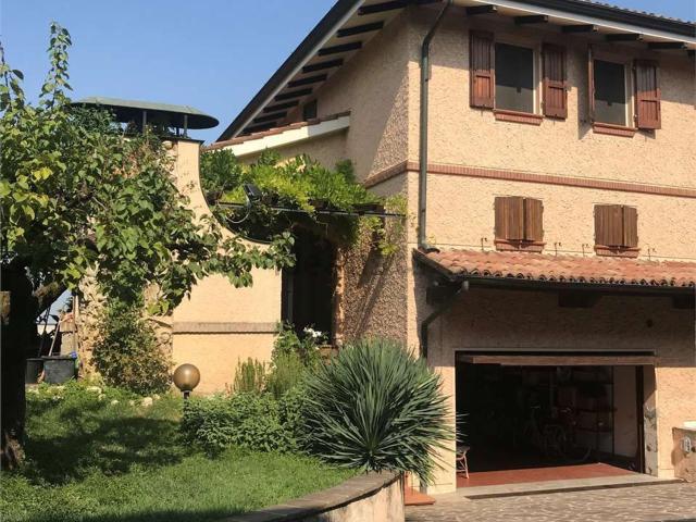 Case e ville in vendita di 425 m² in Via Cà de Miani