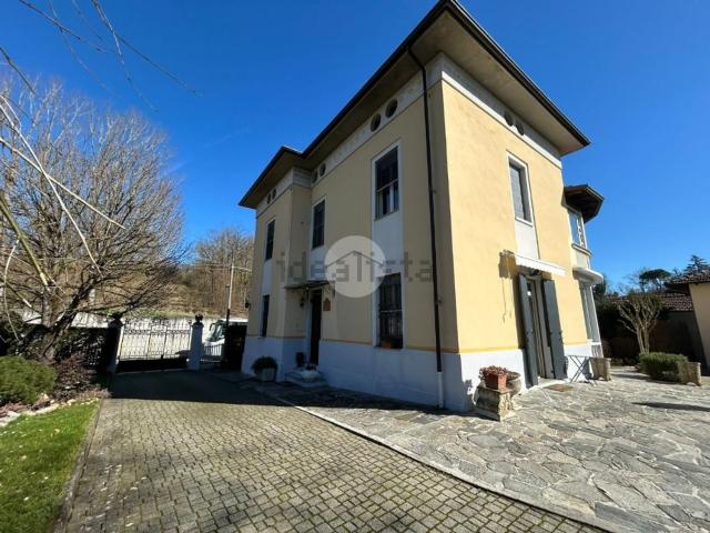 Case e ville in vendita di 425 m² in Via Camillo Benso Conte di Cavour, 12