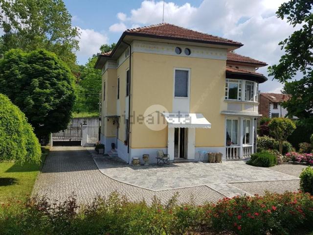 Case e ville in vendita di 425 m² in Via Camillo Benso Conte di Cavour, 12