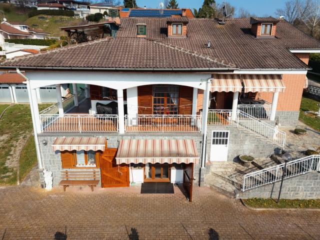 Case e ville in vendita di 425 m² in Via Canton Maccario