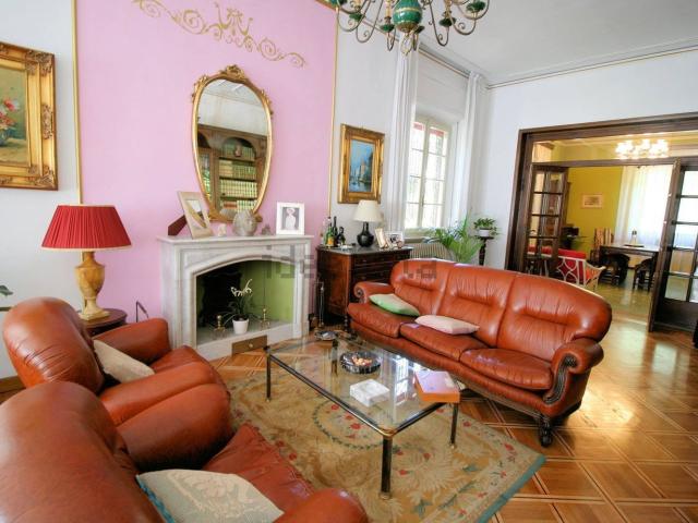 Case e ville in vendita di 425 m² in Via G. Marconi