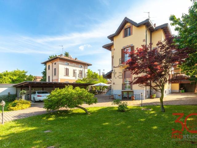 Case e ville in vendita di 425 m² in Via Monte Asolone