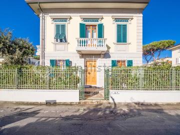Case e ville in vendita di 425 m² in Via San Francesco