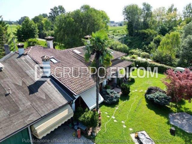 Case e ville in vendita di 425 m² in Via Risera