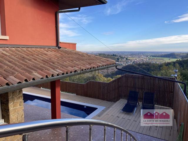 Case e ville in vendita di 425 m² in Via Umberto I
