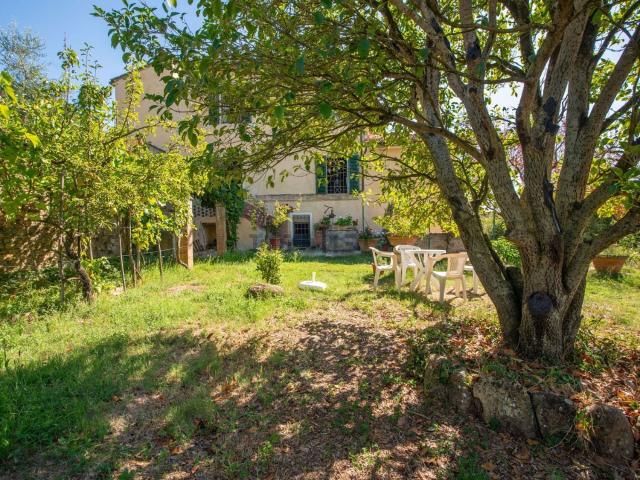Case e ville in vendita di 425 m² in Strada Grossetana