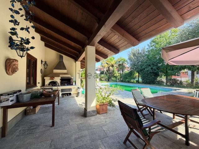 Case e ville in vendita di 426 m² in Via Michelangelo Buonarroti, 19