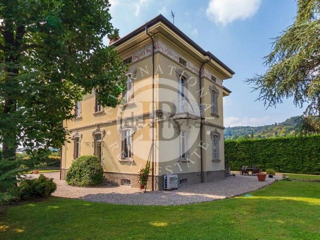 Case e ville in vendita di 427 m²