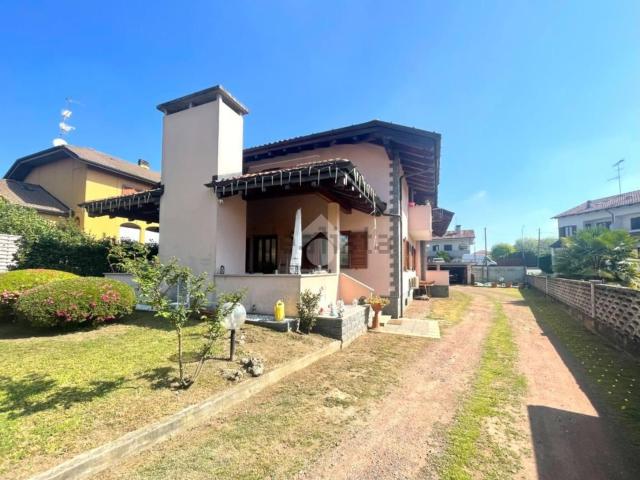 Case e ville in vendita di 427 m² in Via della Ciocca, 32