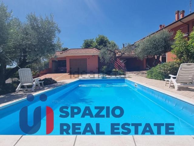 Case e ville in vendita di 427 m² in Via San Savino, 97