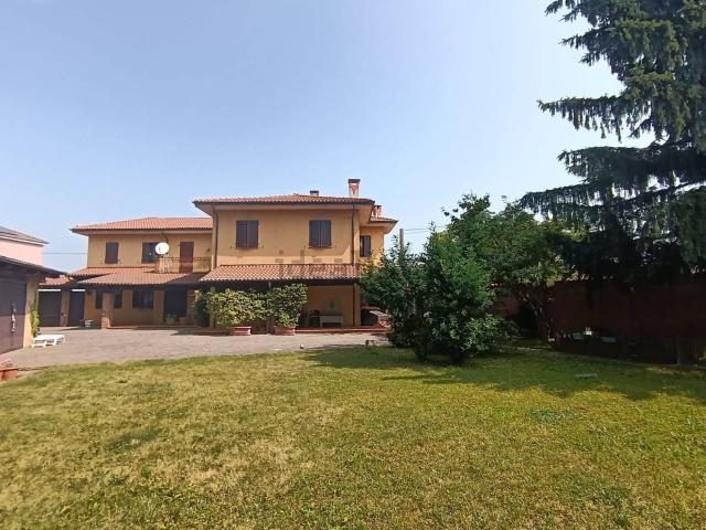 Case e ville in vendita di 427 m² in Via Roma