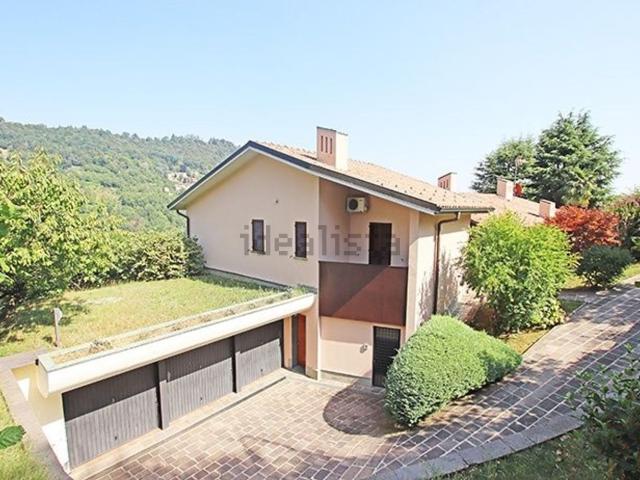 Case e ville in vendita di 428 m² in Via dei Corni