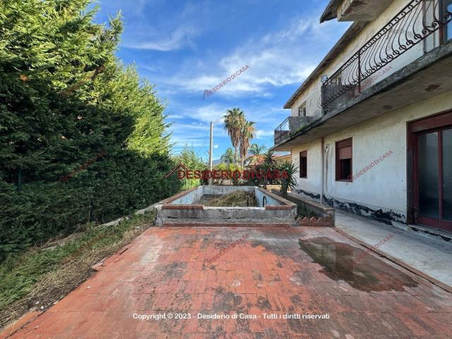 Case e ville in vendita di 428 m² in Via delle Farfalle, 1