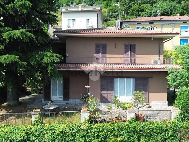Case e ville in vendita di 428 m² in Via Sarnico, 25