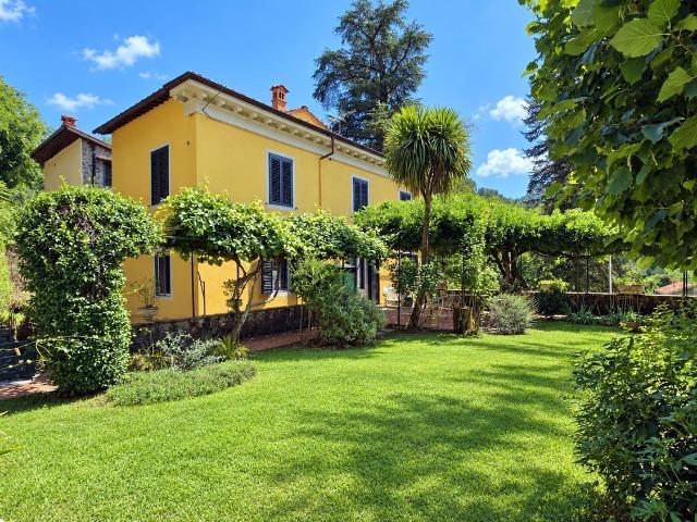 Case e ville in vendita di 428 m² in Viale Roma, 24