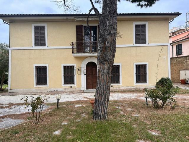 Case e ville in vendita di 429 m²