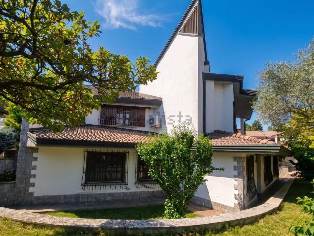 Case e ville in vendita di 429 m² in Via Marzagalli