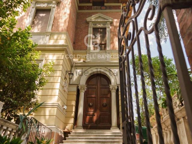 Case e ville in vendita di 429 m² in Viale Luigi Chiavellati, 16