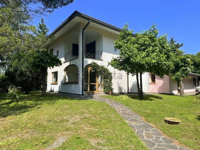 Case e ville in vendita di 430 m²