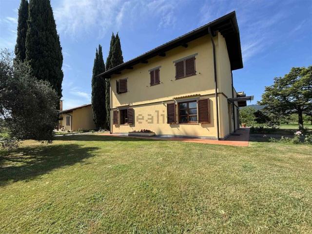 Case e ville in vendita di 430 m²