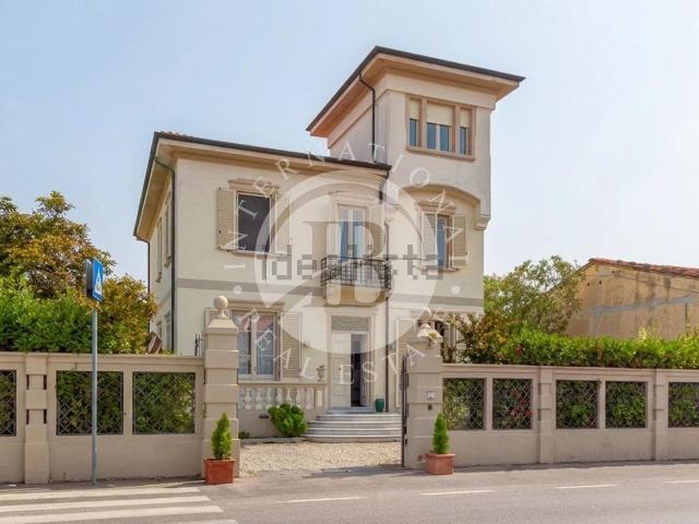 Case e ville in vendita di 430 m²